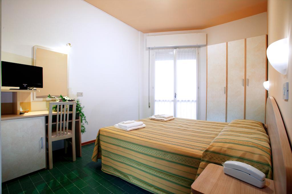 Hotel Globus Cesenatico Oda fotoğraf
